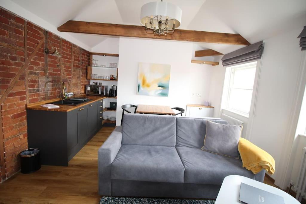 Apartment 6 At Number 8: City Centre, 1 Bedroom, Sofa Bed In Lounge Canterbury Kültér fotó
