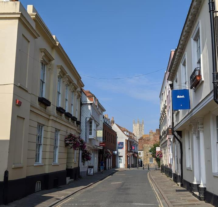 Apartment 6 At Number 8: City Centre, 1 Bedroom, Sofa Bed In Lounge Canterbury Kültér fotó