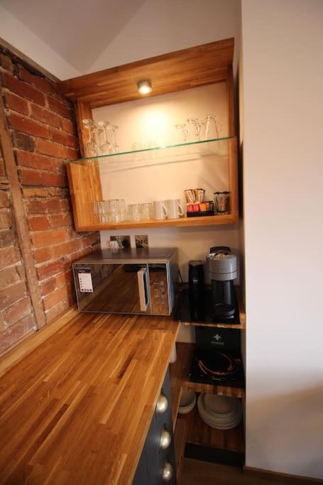 Apartment 6 At Number 8: City Centre, 1 Bedroom, Sofa Bed In Lounge Canterbury Kültér fotó