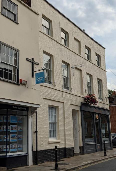 Apartment 6 At Number 8: City Centre, 1 Bedroom, Sofa Bed In Lounge Canterbury Kültér fotó