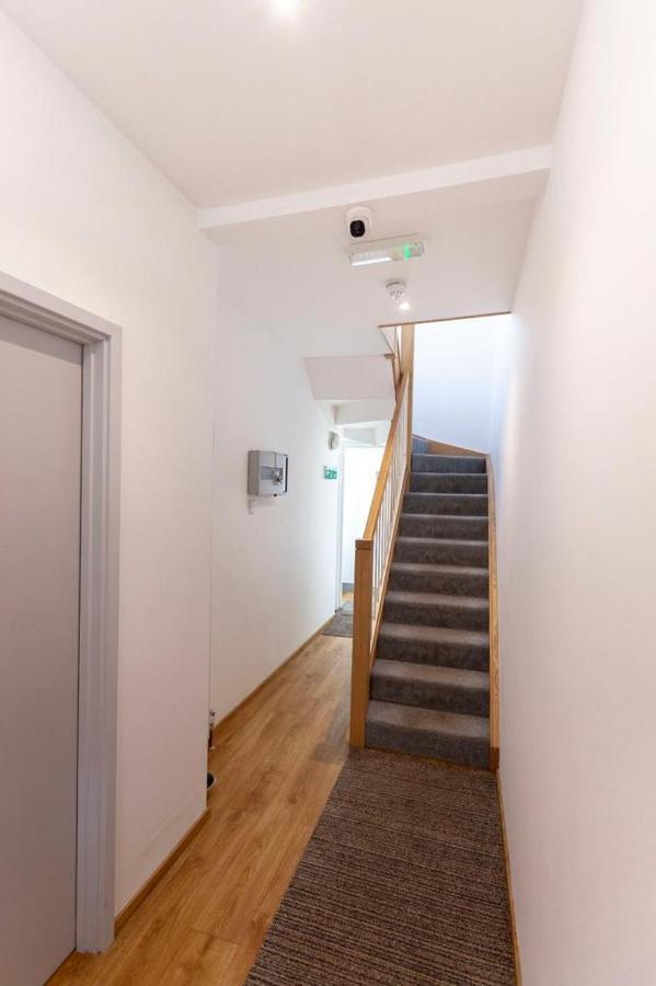 Apartment 6 At Number 8: City Centre, 1 Bedroom, Sofa Bed In Lounge Canterbury Kültér fotó