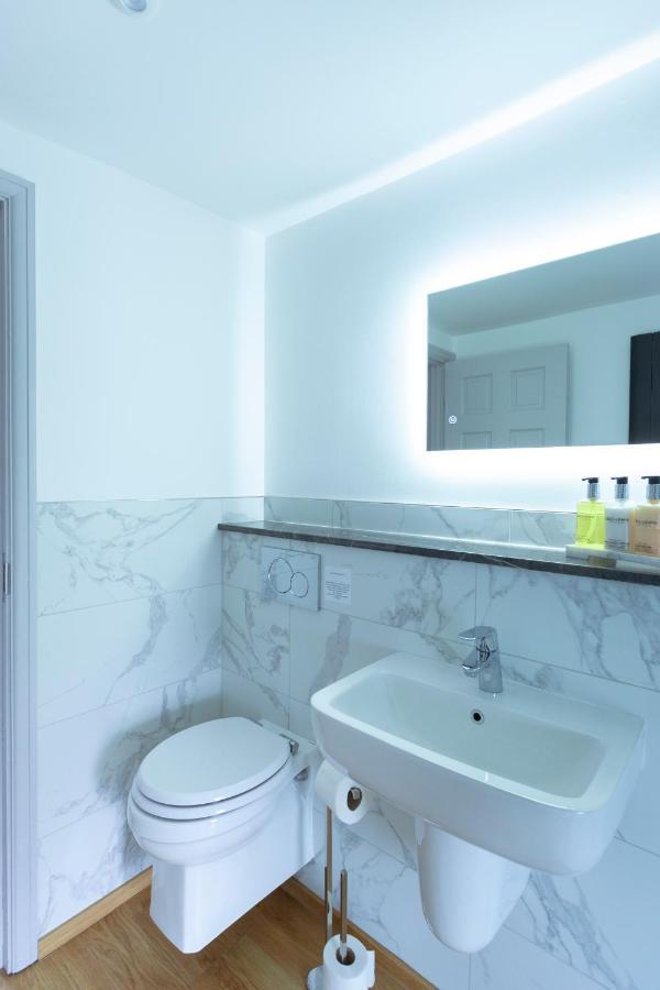 Apartment 6 At Number 8: City Centre, 1 Bedroom, Sofa Bed In Lounge Canterbury Kültér fotó