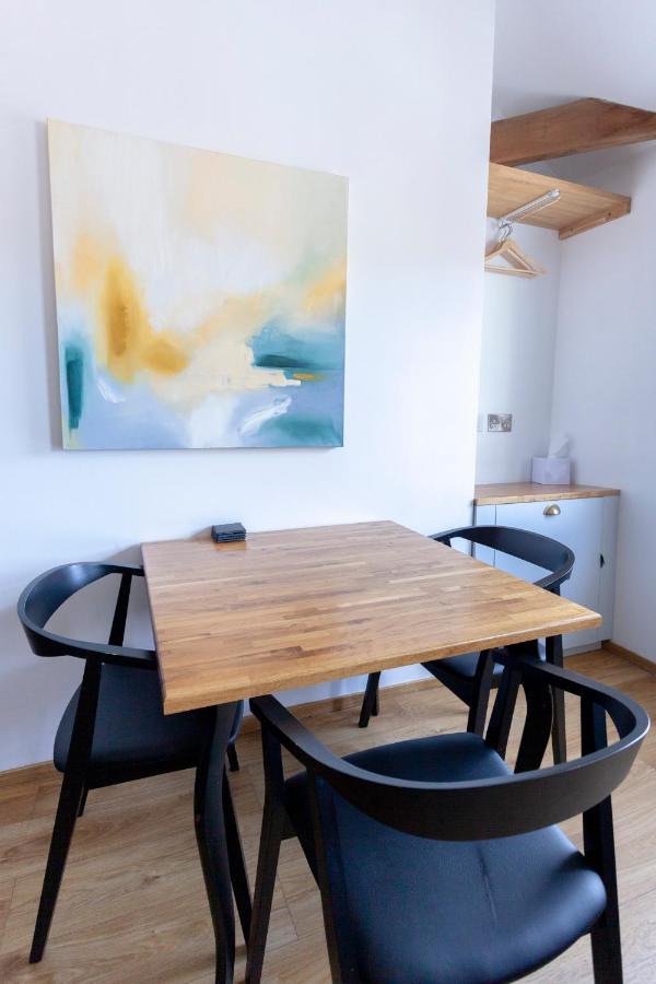Apartment 6 At Number 8: City Centre, 1 Bedroom, Sofa Bed In Lounge Canterbury Kültér fotó